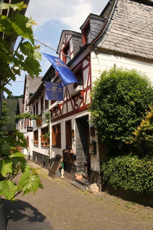 Kuehn'S Gaestehaus Pünderich Buitenkant foto